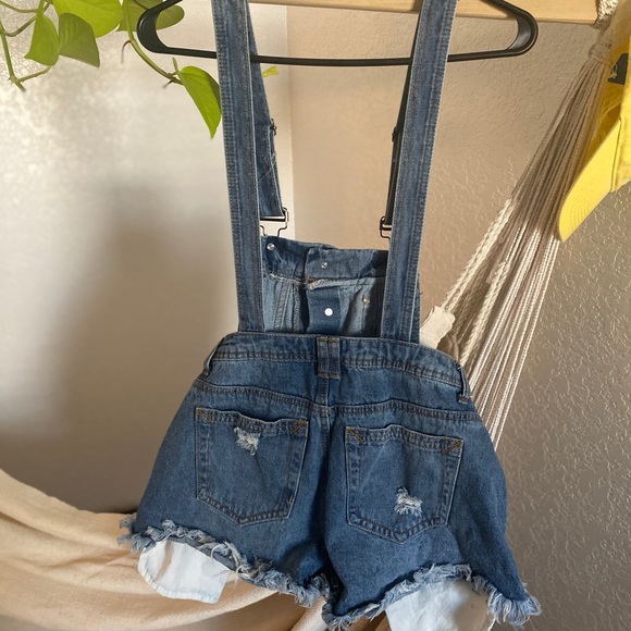 Overall shorts - Picture 2 of 4
